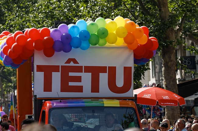 Gay pride Paris JUN13-260